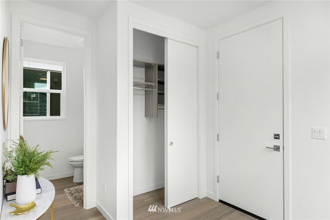 5449 21st Avenue Southwest Seattle, WA 98106 - Photo 5 of 40 Gallery Image 5