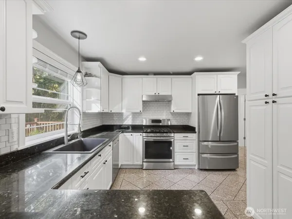 $1,290,000 | 4050 Rachel Road, Clinton, WA 98236