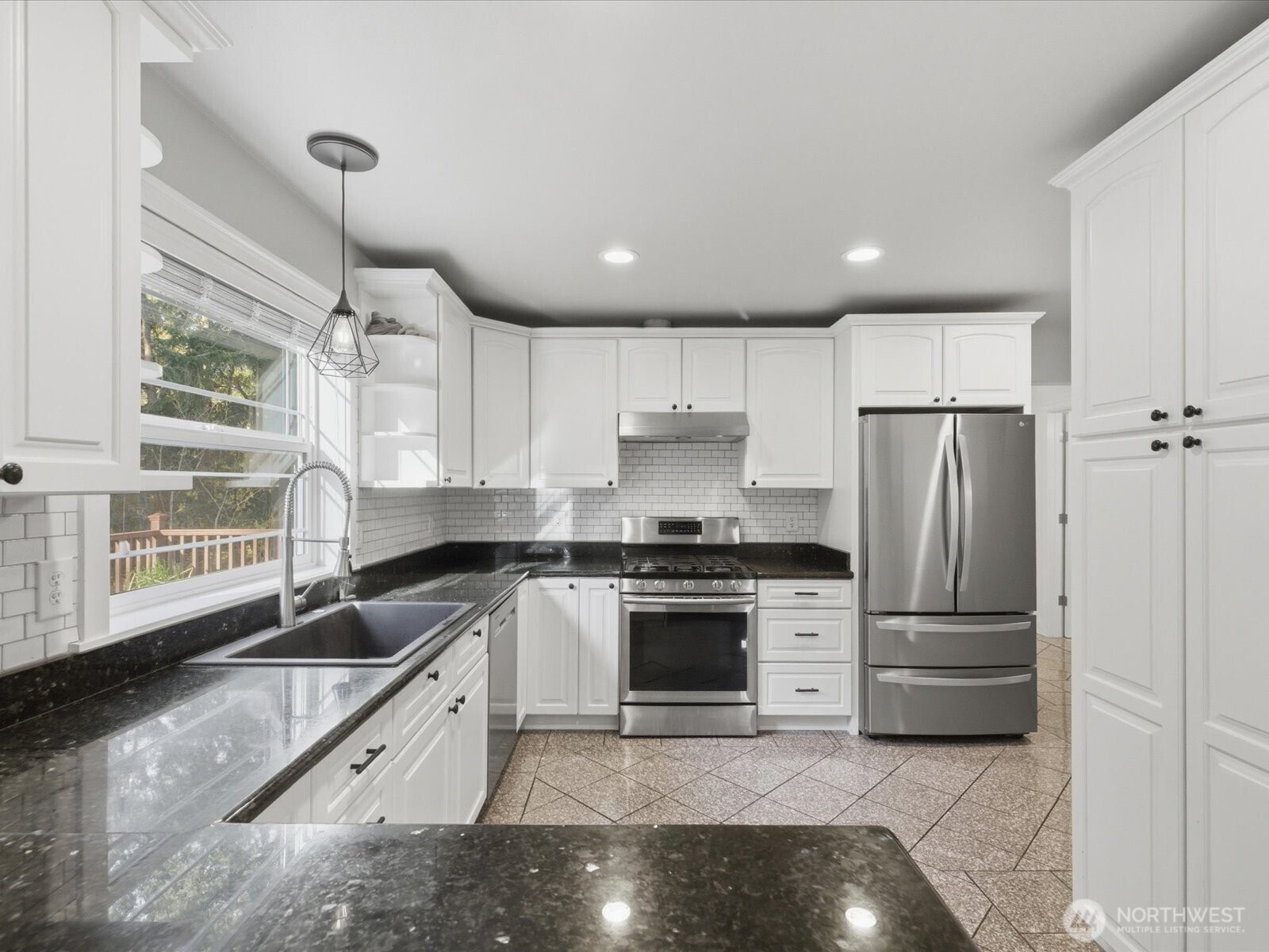 4050 Rachel Road Clinton, WA 98236 - Photo 9 of 38