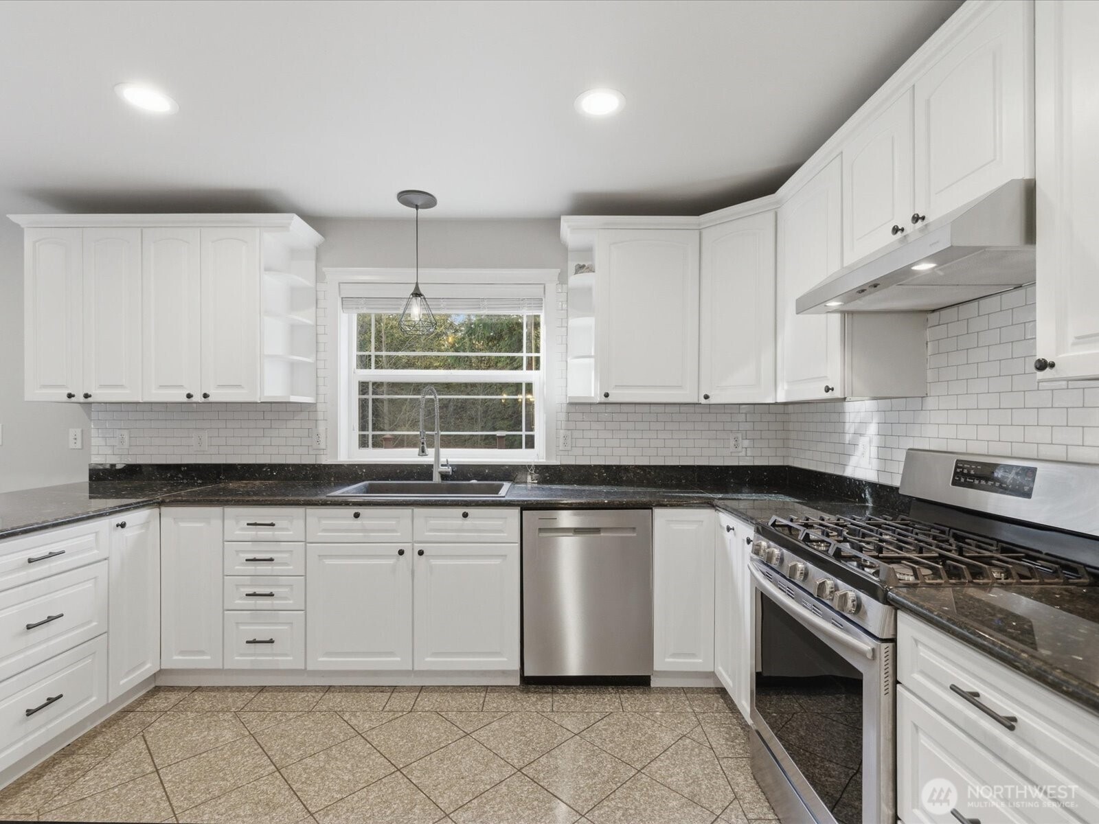 4050 Rachel Road Clinton, WA 98236 - Photo 10 of 38