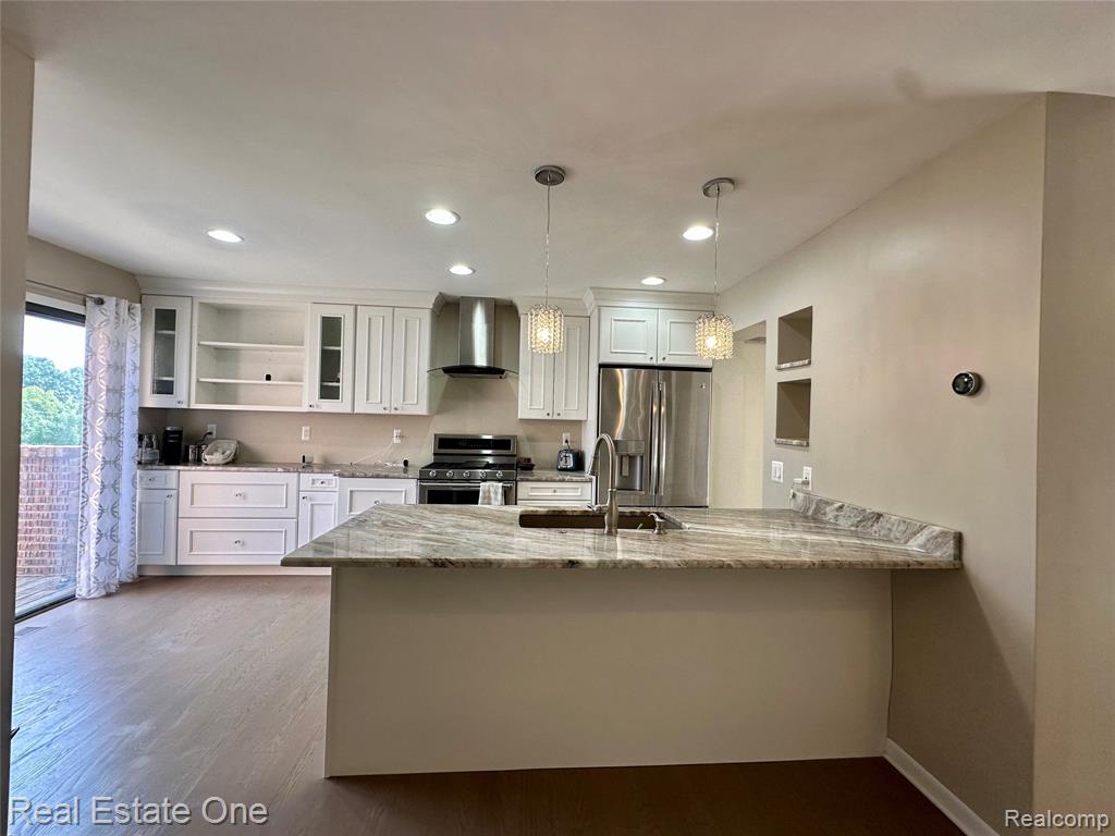 410 Willow Grove Lane Rochester Hills, MI 48307 - Photo 3 of 37