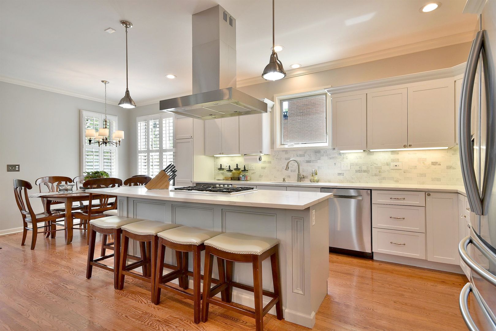 407 Elmore Street Park Ridge, IL 60068 - Photo 12 of 52 Gallery Image 12