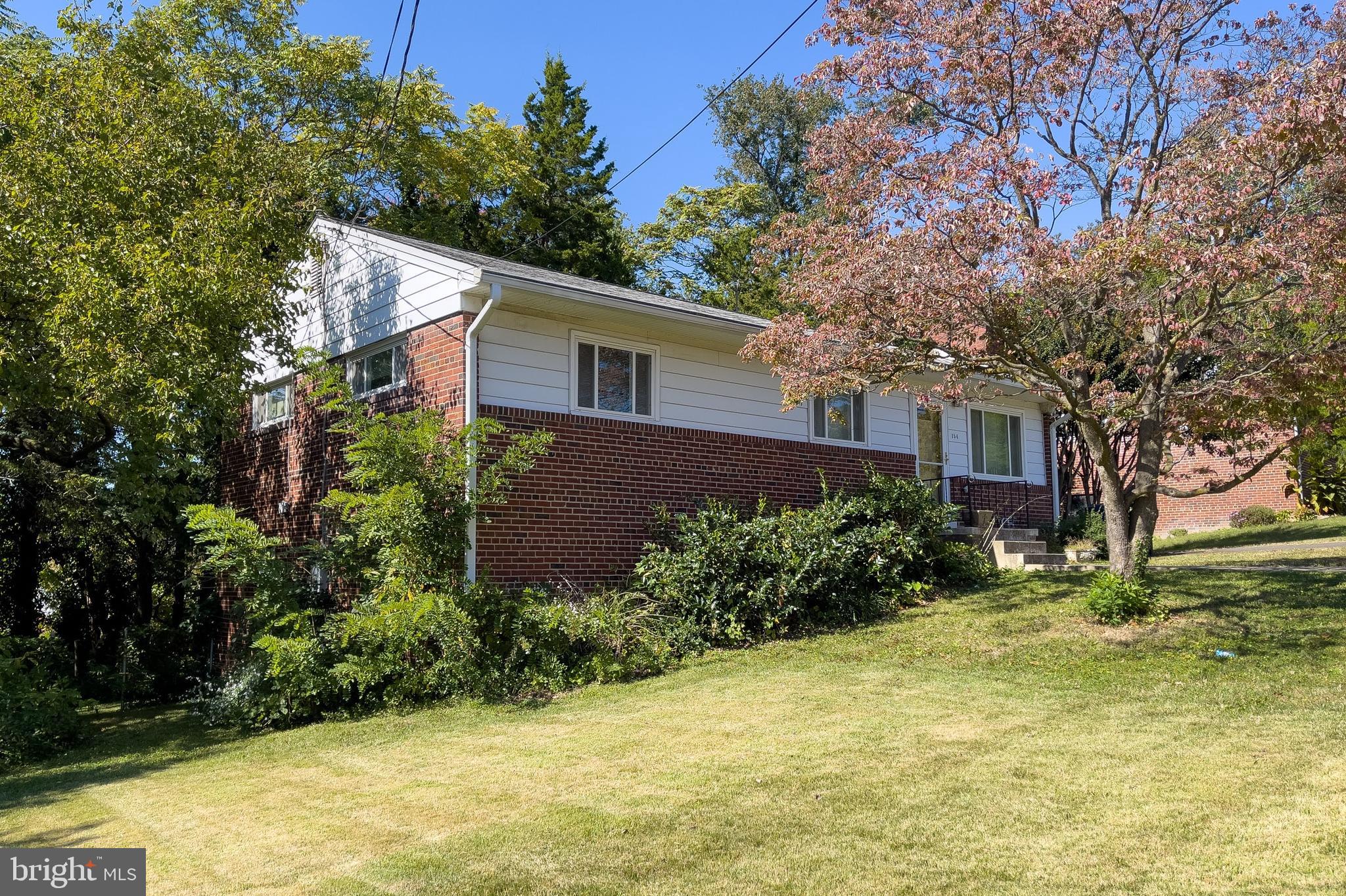 154 Cambridge Road Alexandria, VA 22314 - Photo 3 of 5 Gallery Image 3