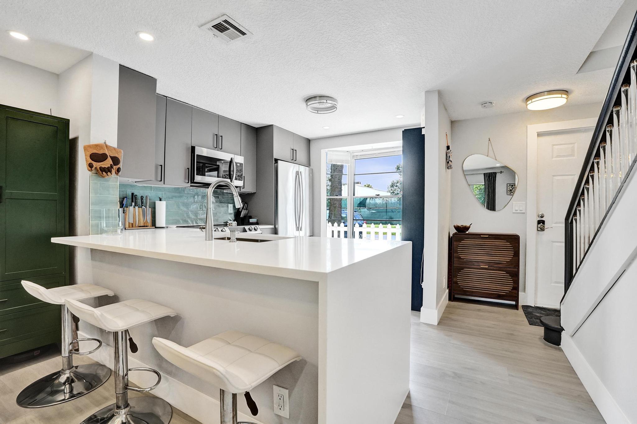 201 Southwest 3rd Street, Unit 201 Pompano Beach, FL 33060 - Photo 8 of 42 DSC02357