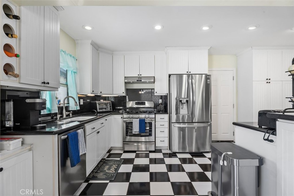 314 South Velva Place Anaheim, CA 92804 - Photo 22 of 41