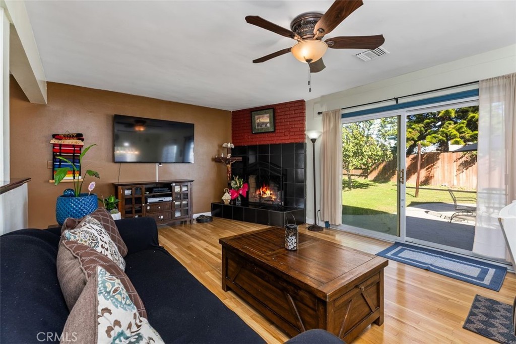 314 South Velva Place Anaheim, CA 92804 - Photo 3 of 41