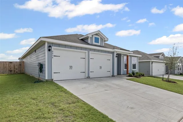 $2,448 | 9936 Voyager Lane, Fort Worth, TX 76131