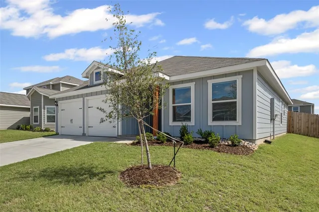 $2,448 | 9936 Voyager Lane, Fort Worth, TX 76131