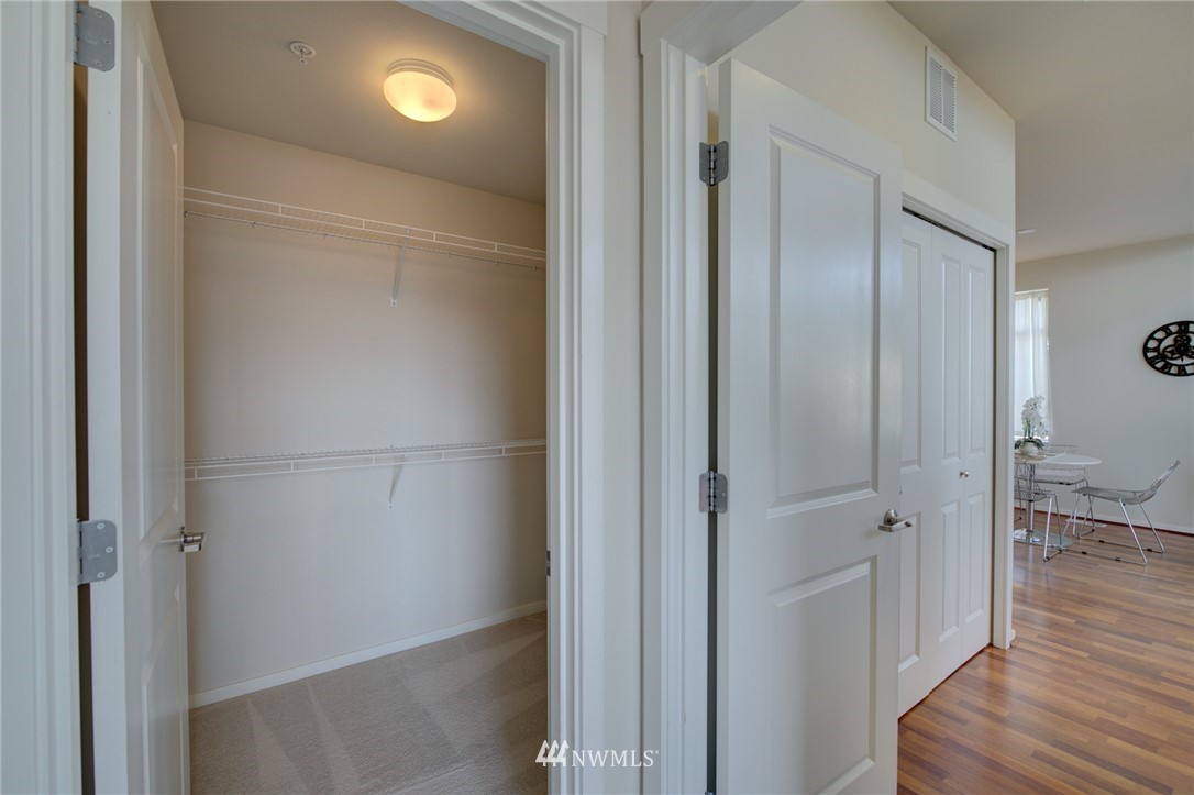 114 Cougar Ridge Road Northwest, Unit 1701 Issaquah, WA 98027 - Photo 13 of 25 a view of bathroom