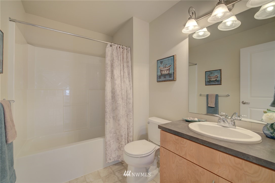 114 Cougar Ridge Road Northwest, Unit 1701 Issaquah, WA 98027 - Photo 19 of 25 a bathroom with a sink toilet and shower