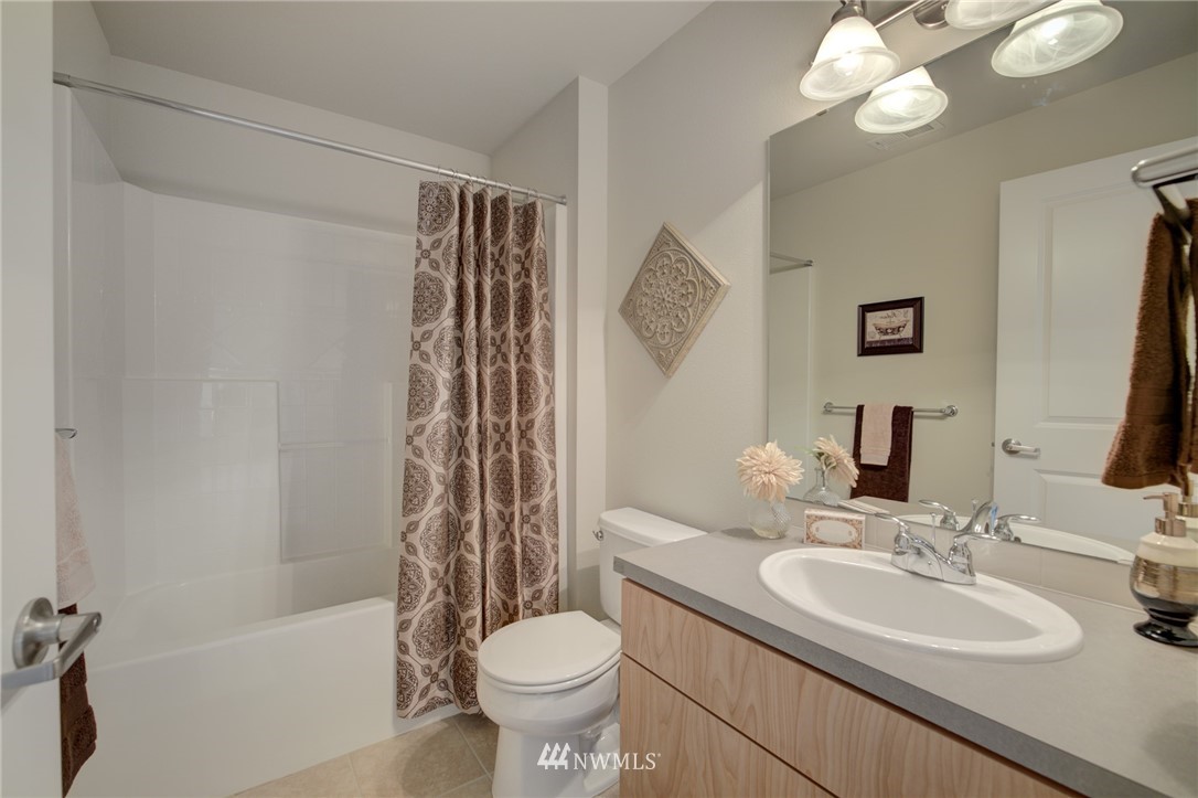 114 Cougar Ridge Road Northwest, Unit 1701 Issaquah, WA 98027 - Photo 22 of 25 a bathroom with a sink toilet and shower