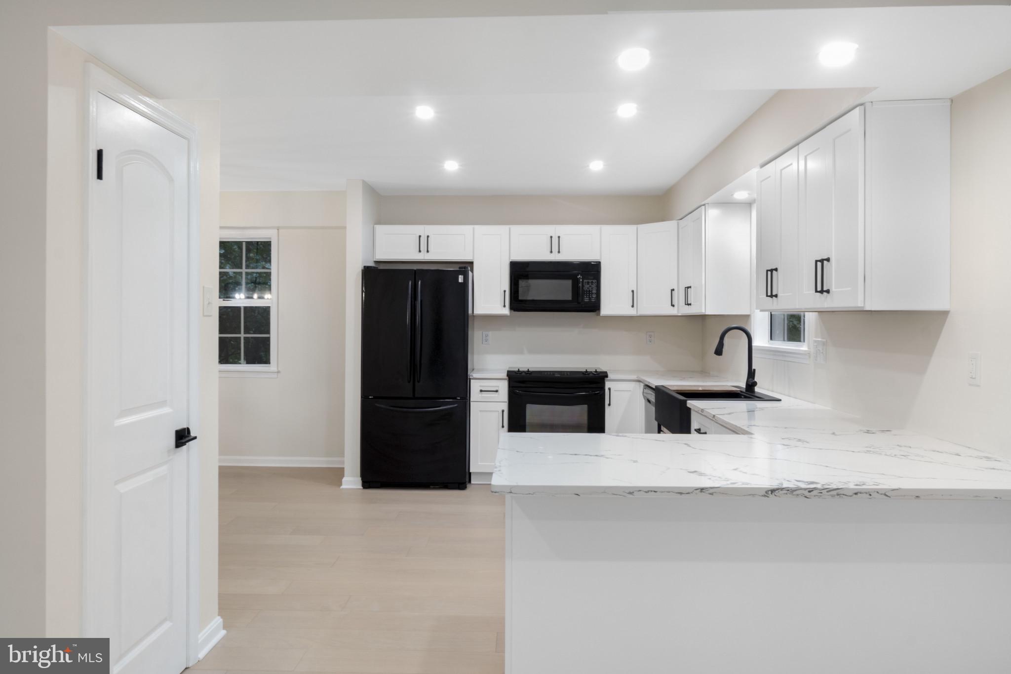 7906 Whites Cove Road Pasadena, MD 21122 - Photo 13 of 40 Kitchen