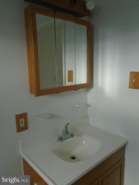 1967 Church Road Baltimore, MD 21222 - Photo 9 of 23 Bath
