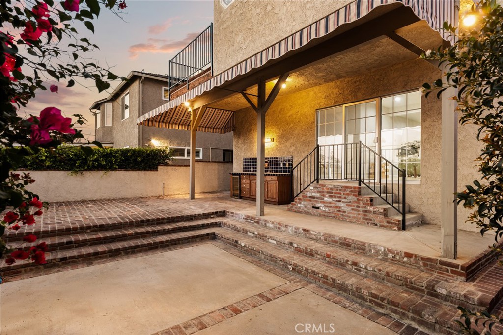 1819 Richard Street Burbank, CA 91504 - Photo 25 of 29 a view of a backyard