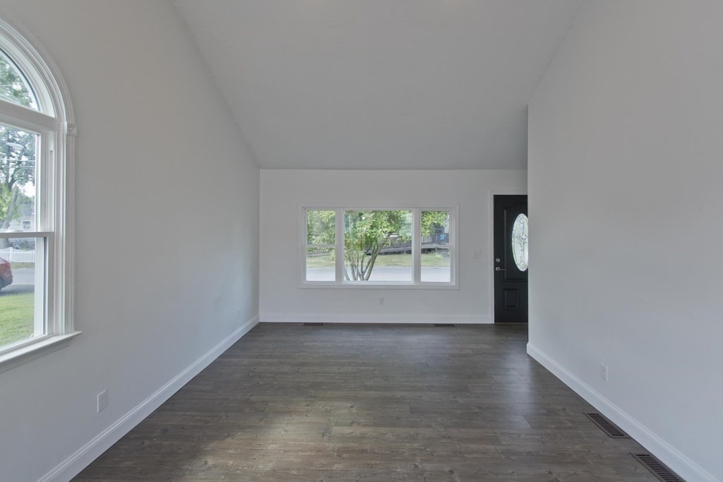 249 Gresham Street Springfield, MA 01119 - Photo 11 of 37