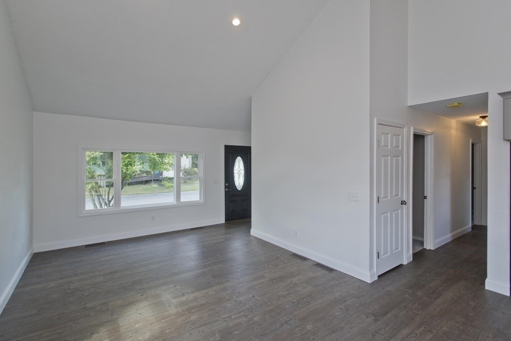 249 Gresham Street Springfield, MA 01119 - Photo 12 of 37