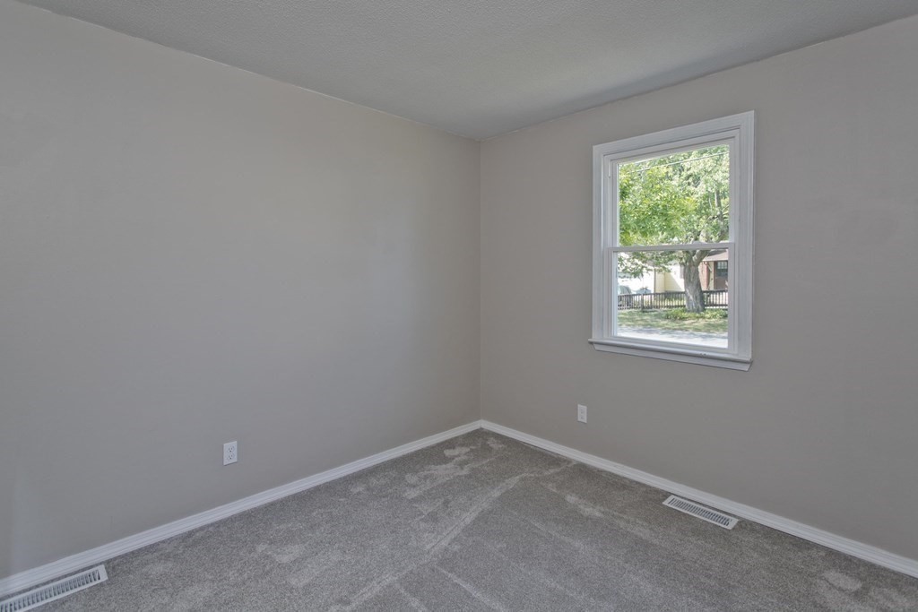 249 Gresham Street Springfield, MA 01119 - Photo 15 of 37