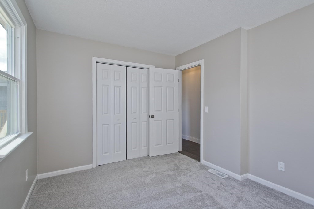 249 Gresham Street Springfield, MA 01119 - Photo 16 of 37