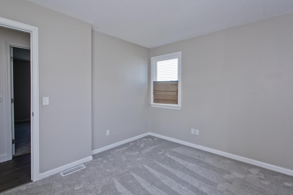 249 Gresham Street Springfield, MA 01119 - Photo 17 of 37