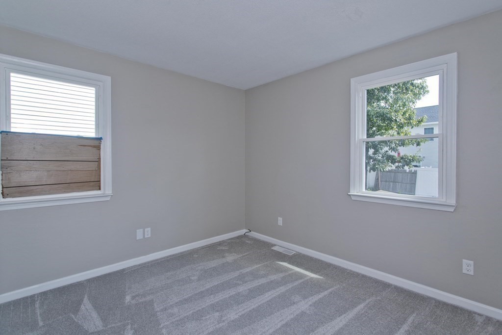 249 Gresham Street Springfield, MA 01119 - Photo 18 of 37