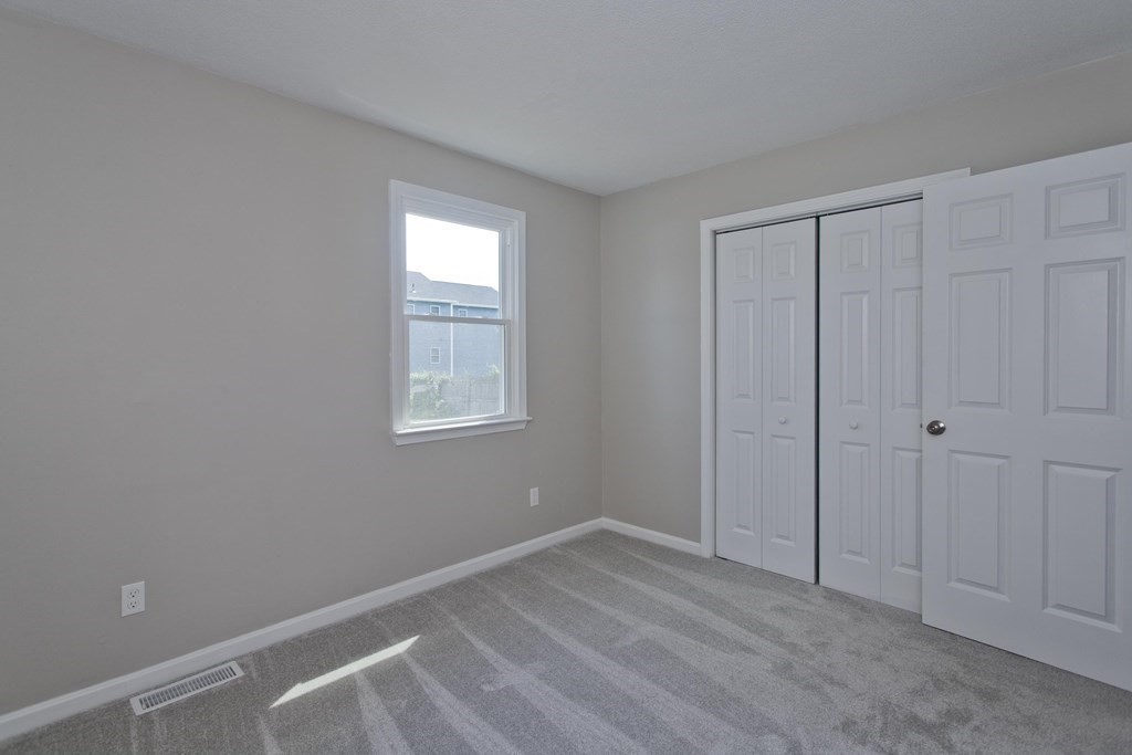 249 Gresham Street Springfield, MA 01119 - Photo 20 of 37