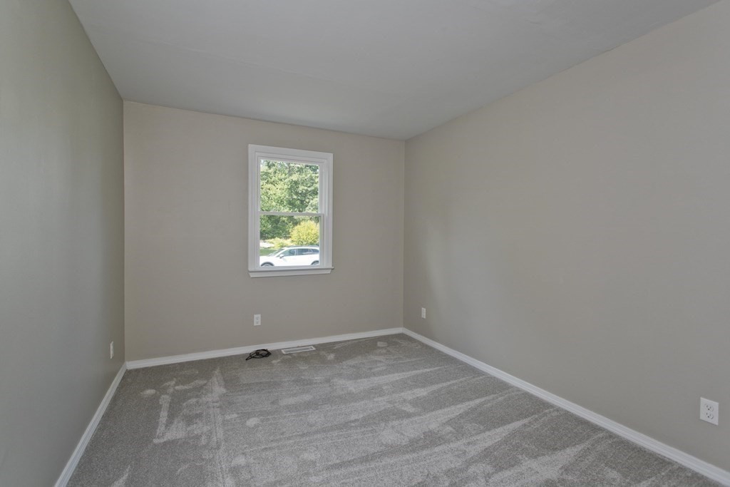 249 Gresham Street Springfield, MA 01119 - Photo 23 of 37