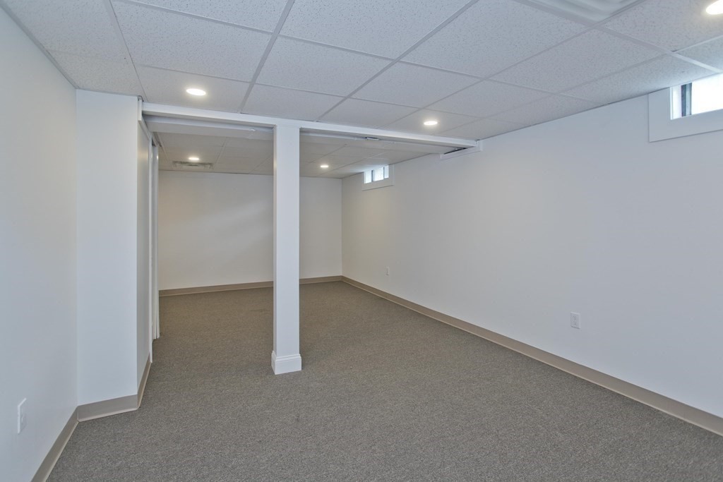 249 Gresham Street Springfield, MA 01119 - Photo 25 of 37