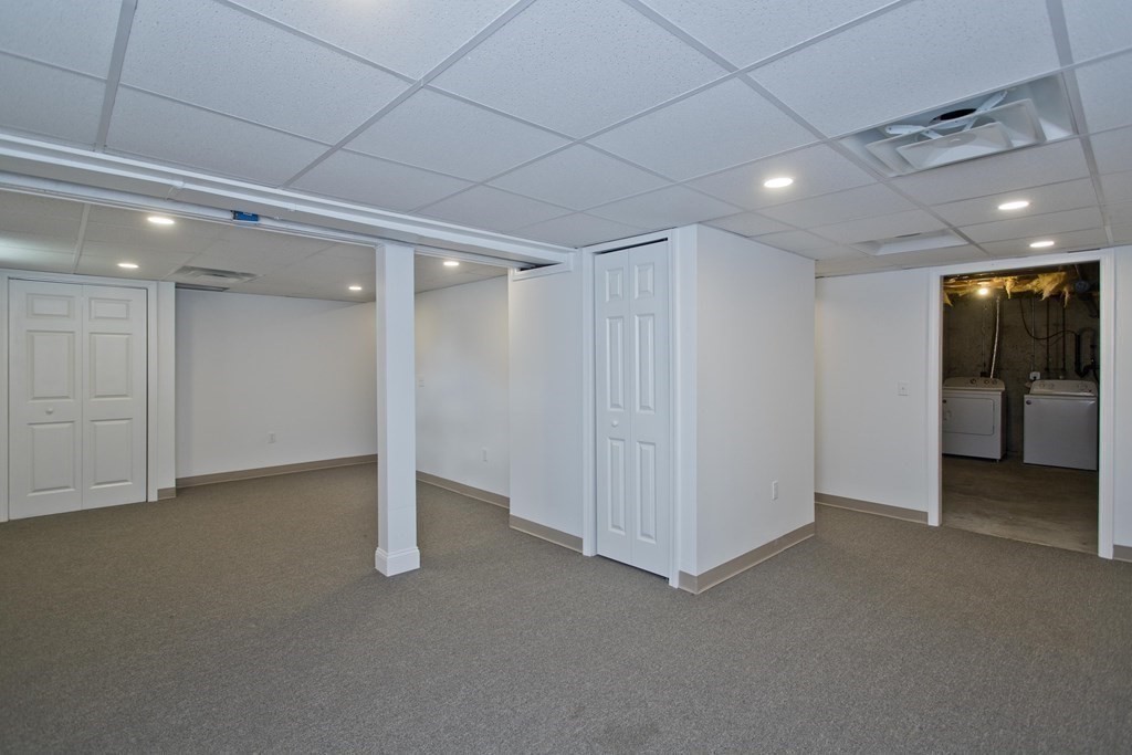 249 Gresham Street Springfield, MA 01119 - Photo 26 of 37