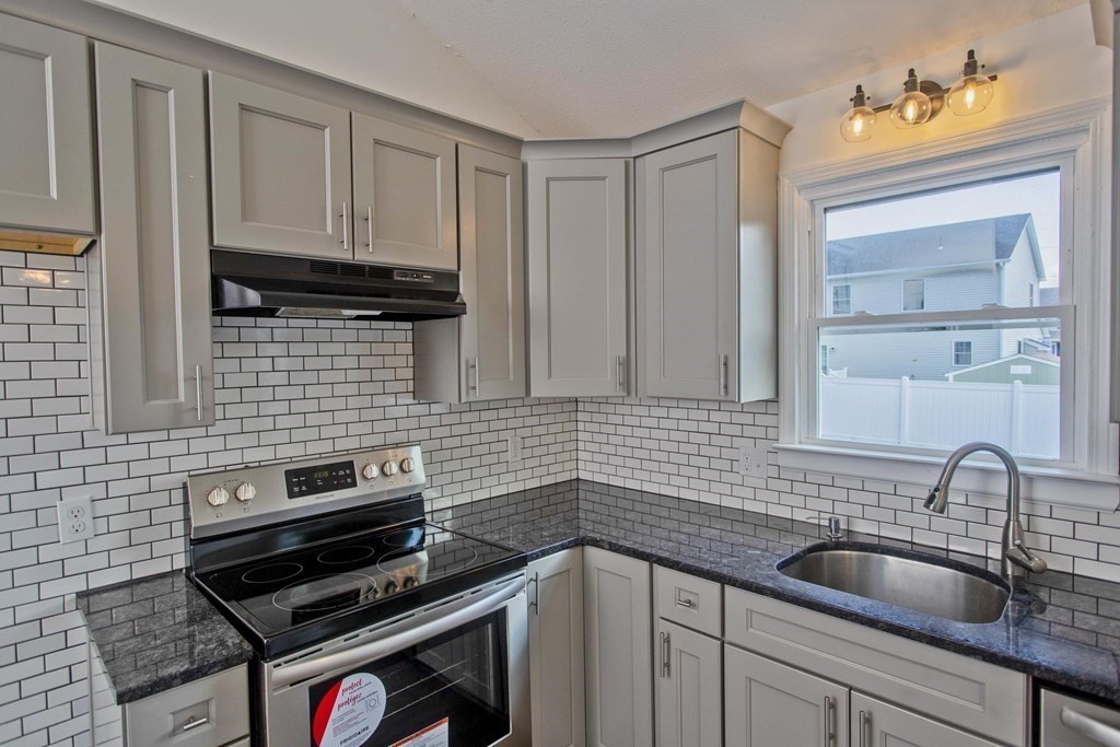 249 Gresham Street Springfield, MA 01119 - Photo 3 of 37