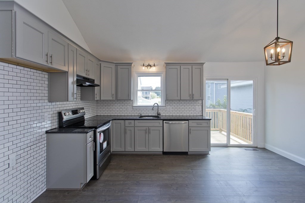 249 Gresham Street Springfield, MA 01119 - Photo 5 of 37