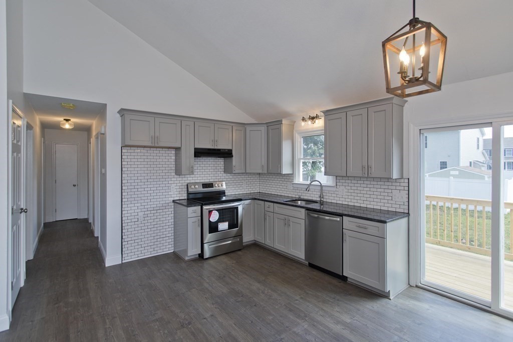 249 Gresham Street Springfield, MA 01119 - Photo 6 of 37