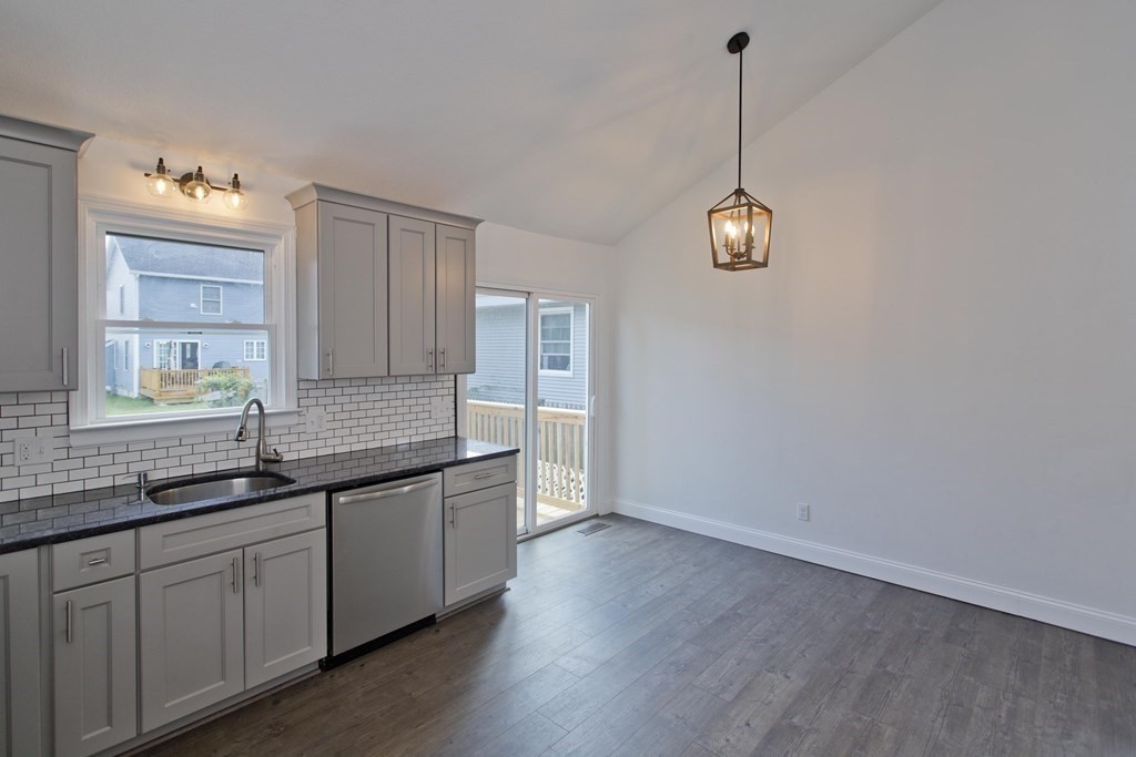 249 Gresham Street Springfield, MA 01119 - Photo 7 of 37