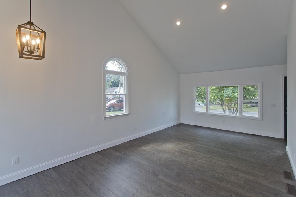 249 Gresham Street Springfield, MA 01119 - Photo 9 of 37