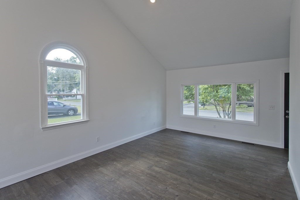 249 Gresham Street Springfield, MA 01119 - Photo 10 of 37