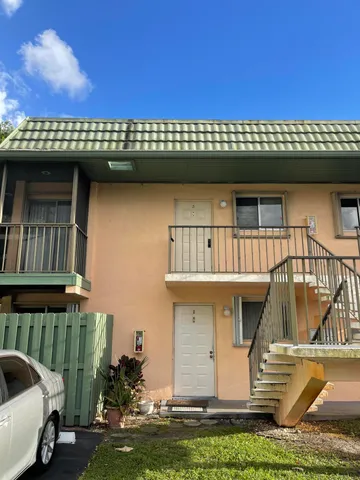 $2,100 | 1850 Fairview Villas Drive, Unit 3, Palm Springs, FL 33406