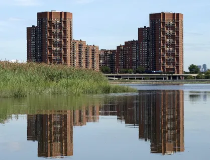 a view of a tall building