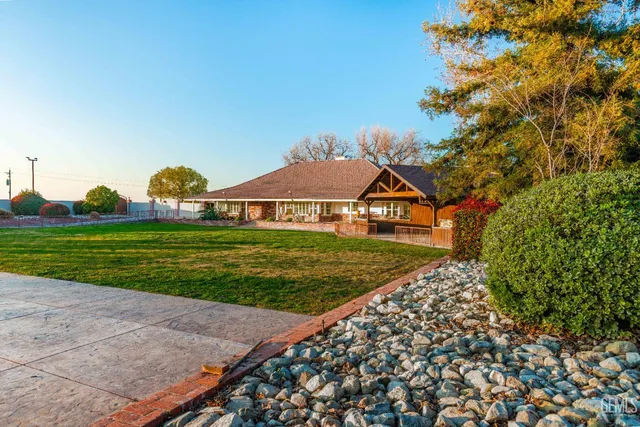 a view of a backyard of the house