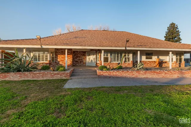 a view of a livingroom with a fireplace and chandelier