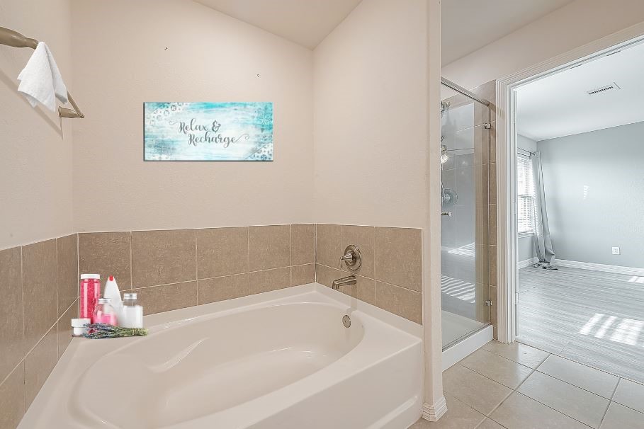 223 Sintra Lk Way Rosenberg, TX 77469 - Photo 22 of 43 a bathroom with a tub and shower