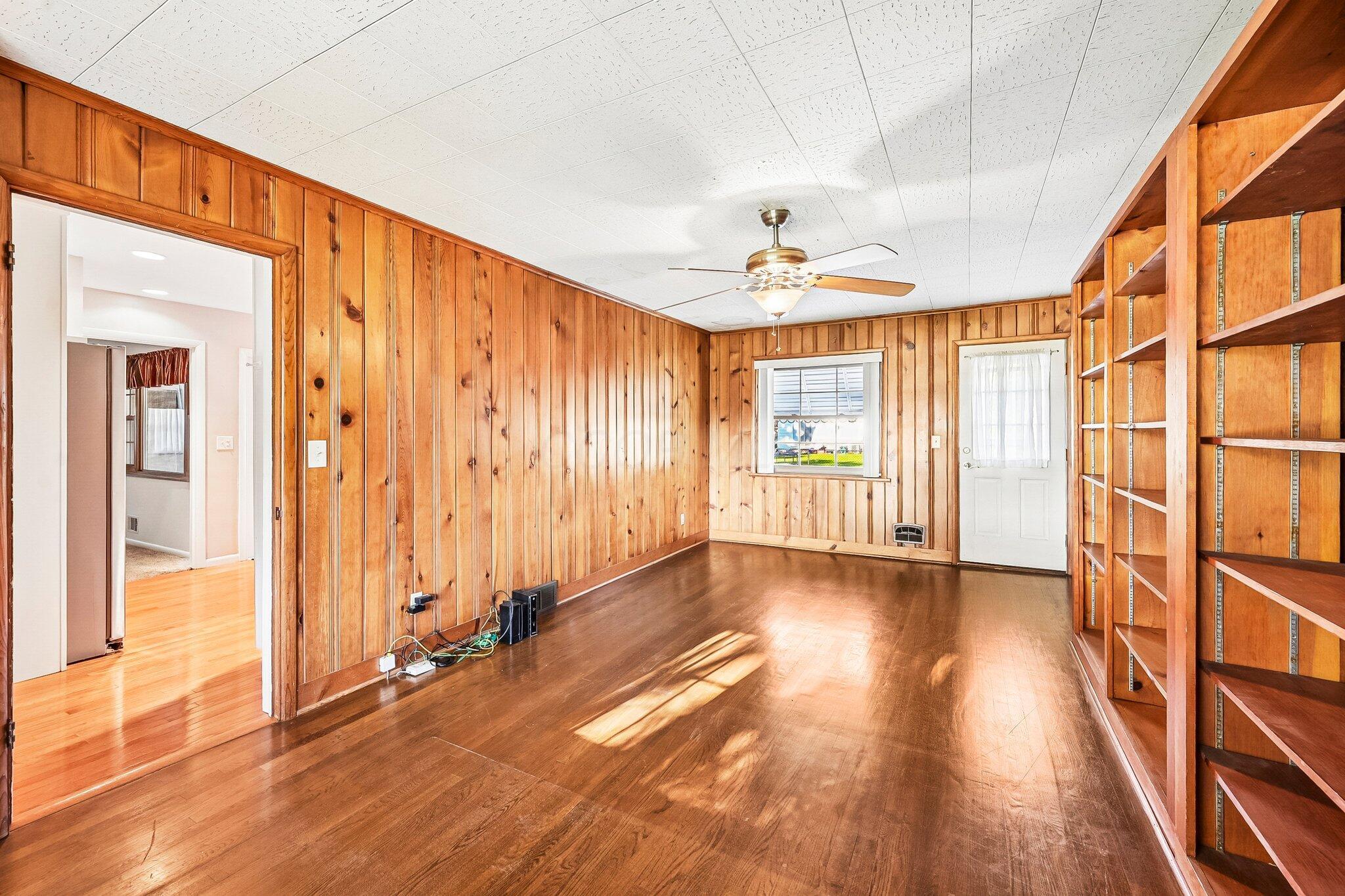 5595 Karl Road Columbus, OH 43229 - Photo 16 of 44 30-web-or-mls-Karl Rd-S1509-030