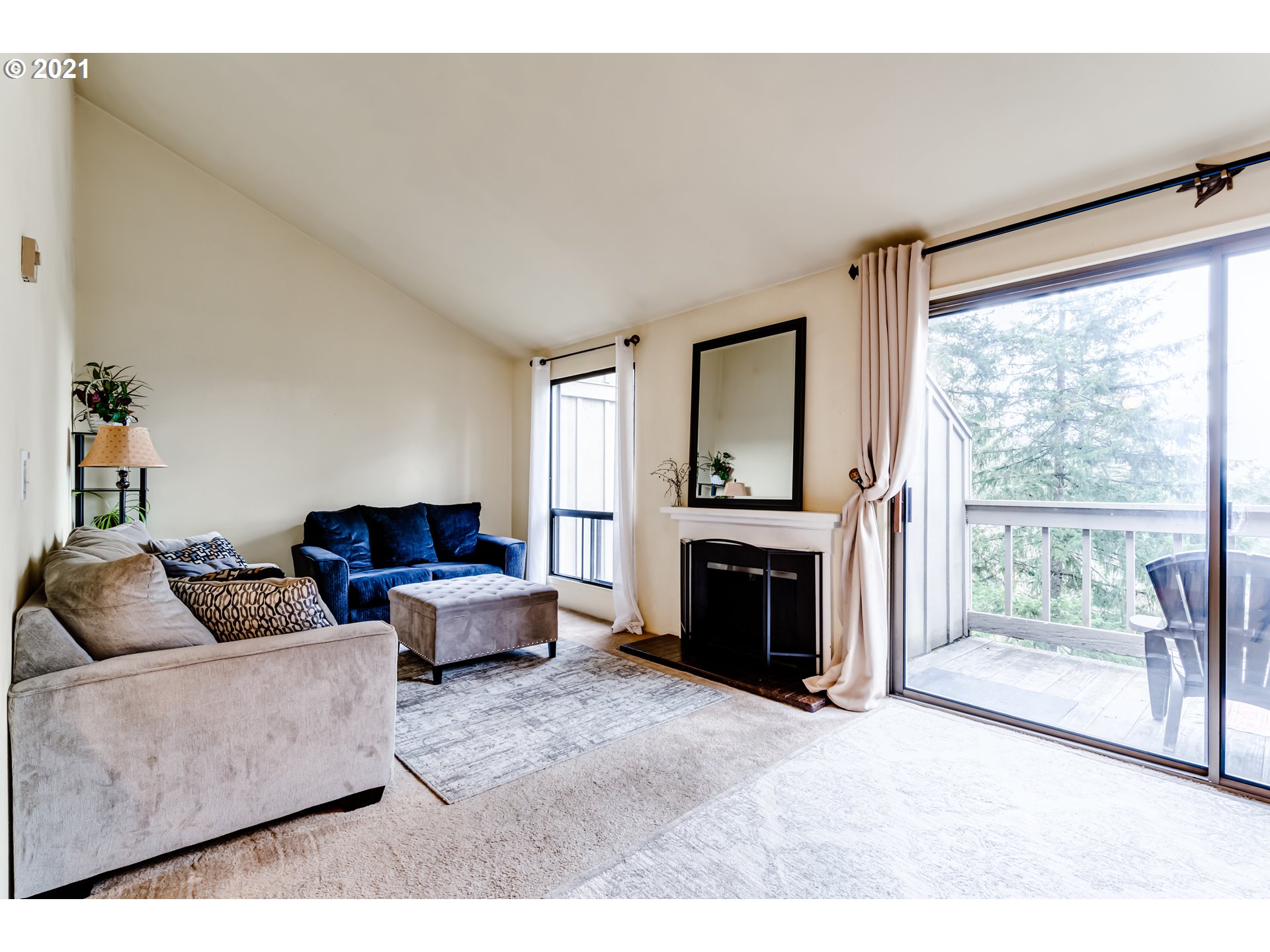 220 Trailside Loop Eugene, OR 97405 - Photo 4 of 24 Gallery Image 4