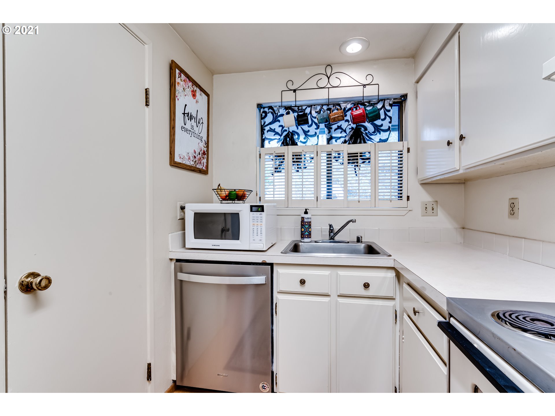 220 Trailside Loop Eugene, OR 97405 - Photo 10 of 24 Gallery Image 10