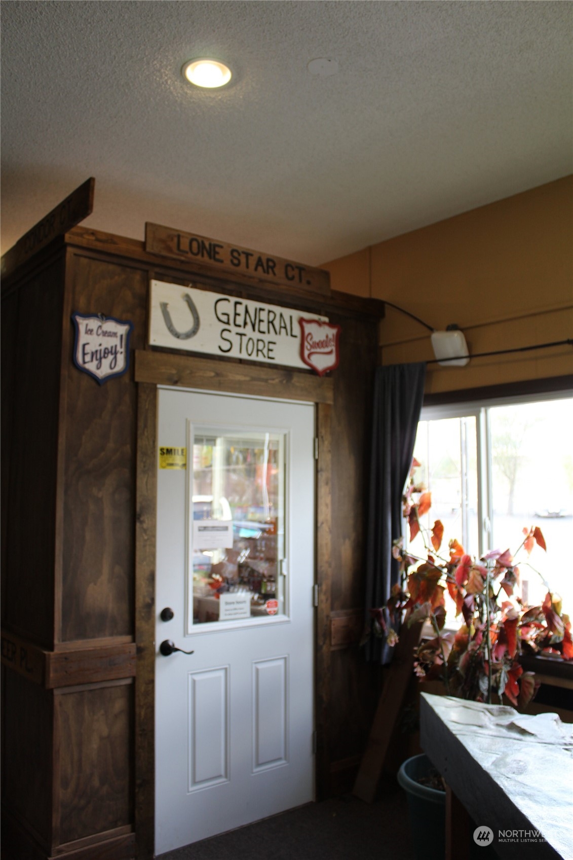 14 Red River Ephrata, WA 98823 - Photo 7 of 34 a view of a entryway door of the room