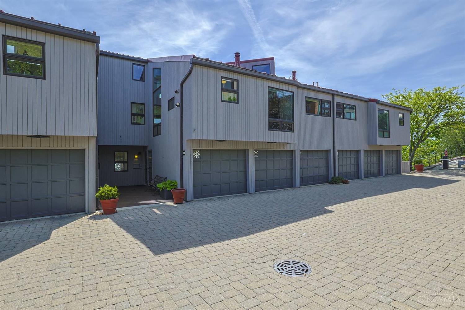 1022 Hatch Street Cincinnati, OH 45202 - Photo 1 of 50