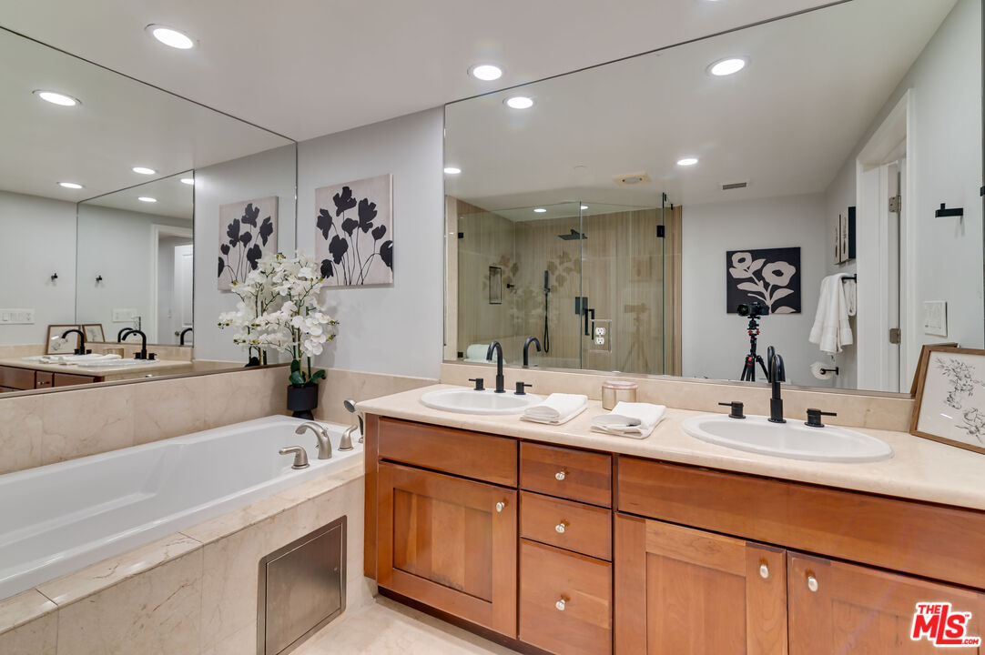 1878 Greenfield Avenue, Unit 104 Los Angeles, CA 90025 - Photo 26 of 35 a bathroom with a tub sink and mirror