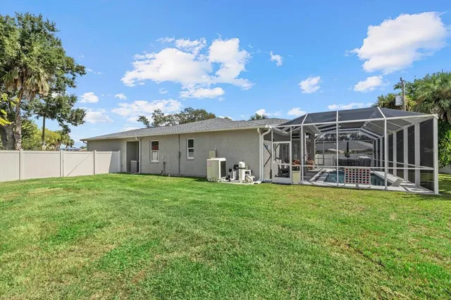 a view of a house with backyard and garden