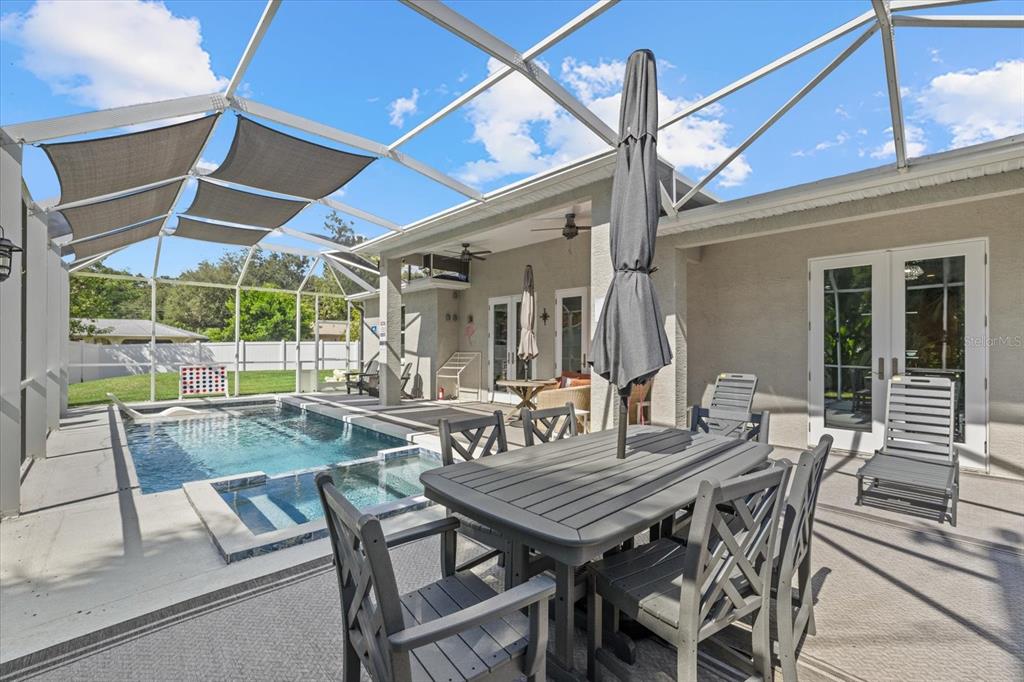 279 Avalon Road Venice, FL 34293 - Photo 8 of 32 a view of outdoor dining space with a table and chairs
