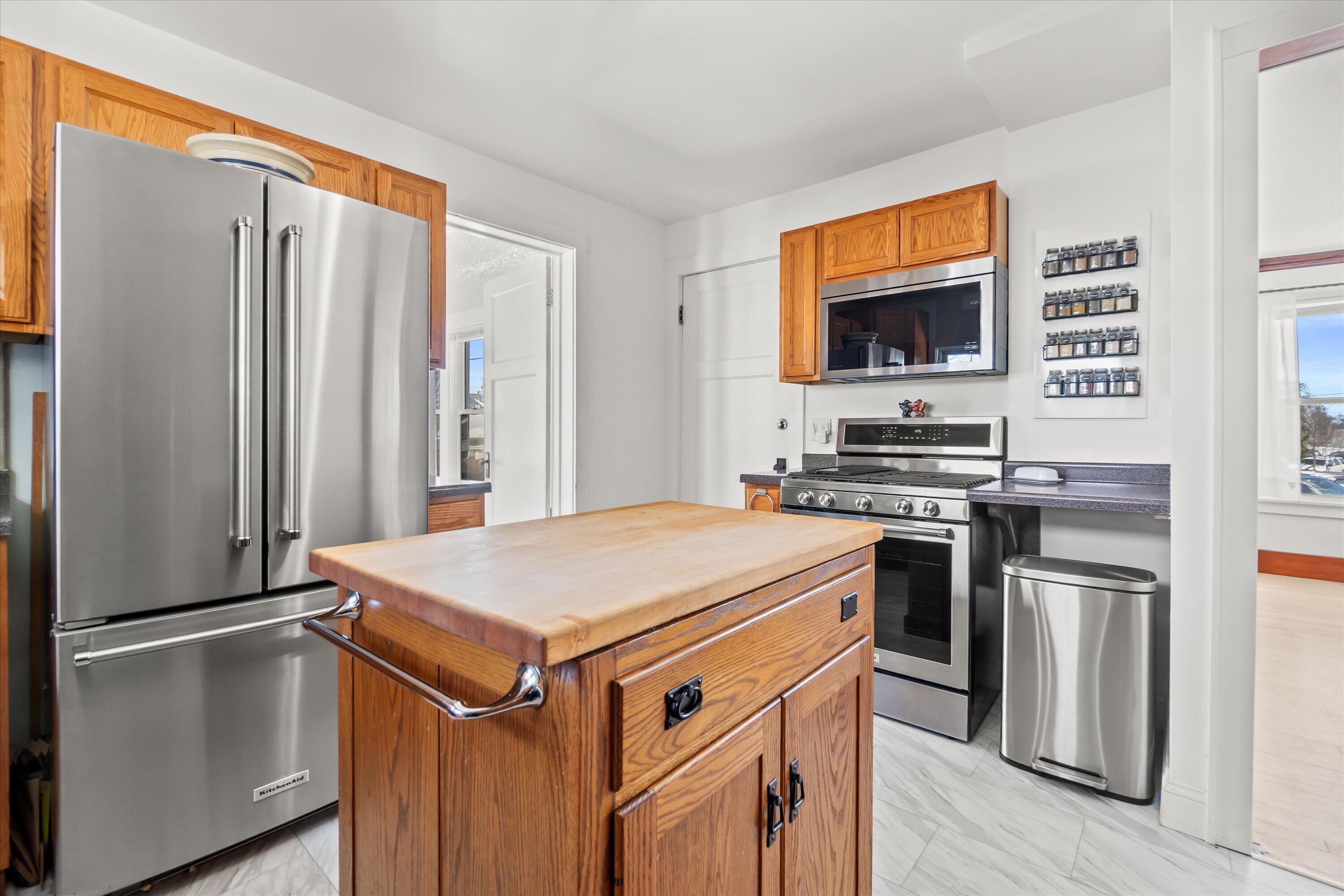 4732 Beloit Road, Unit 4734 West Milwaukee, WI 53214 - Photo 17 of 38 Lower unit Kitchen