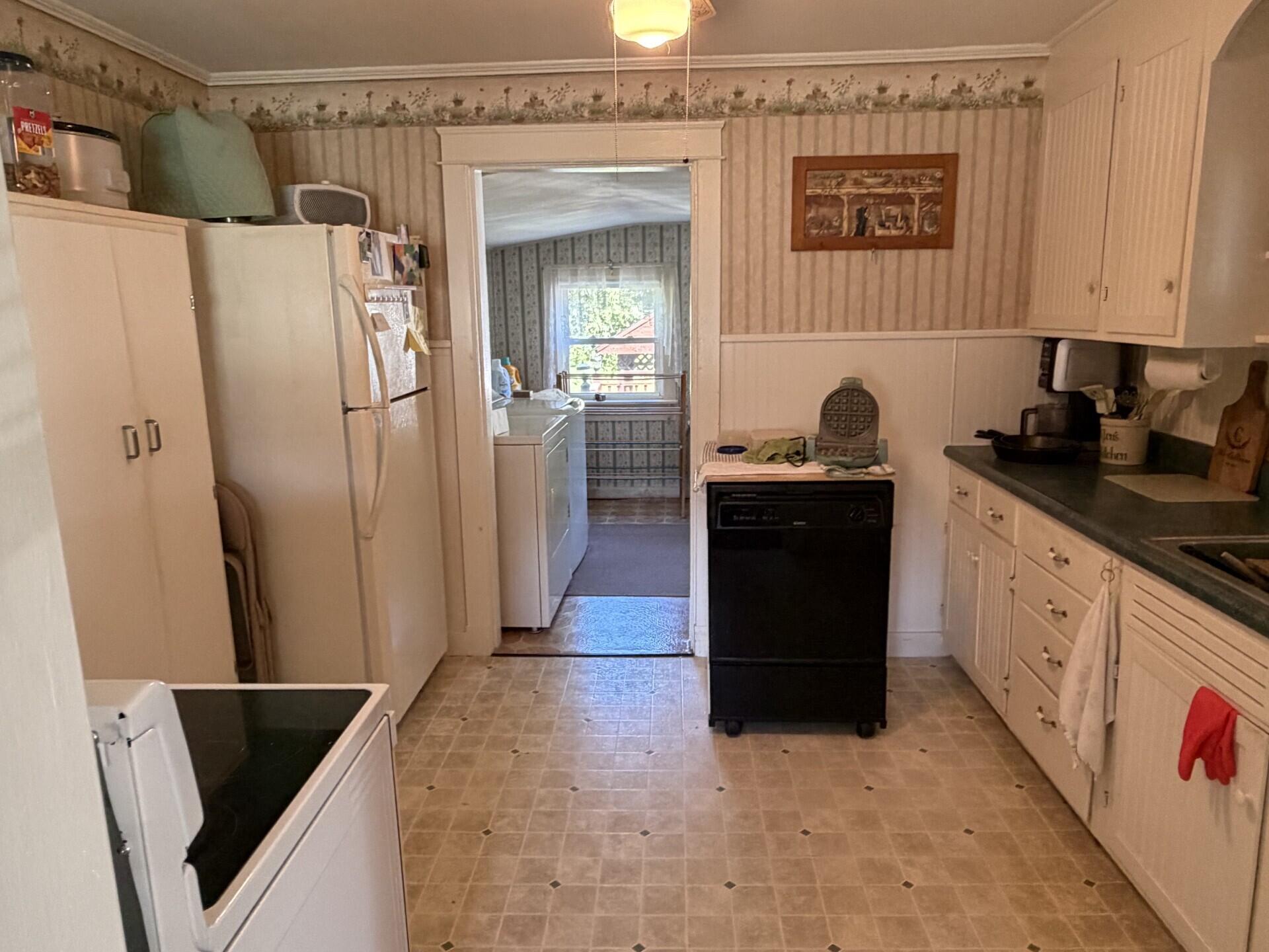 185 Foxcroft Road Houlton, ME 04730 - Photo 7 of 30 b7df383e-8a2d-47e0-aae0-43643794e29e