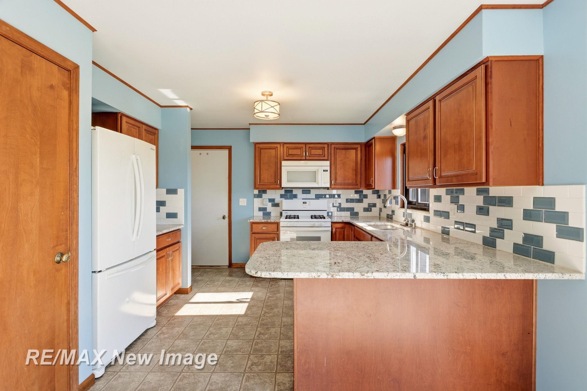 577 South Lincoln Road Bay City, MI 48708 - Photo 16 of 46